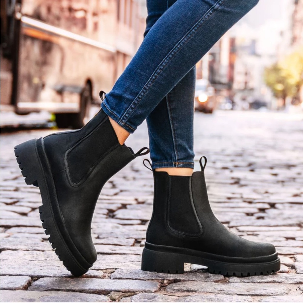 Black Chelsea Boots